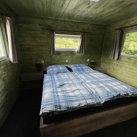 Houseboat U Vodnika