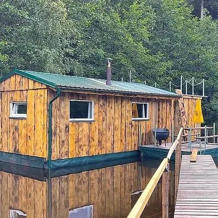 Houseboat U Vodnika * Bratronov