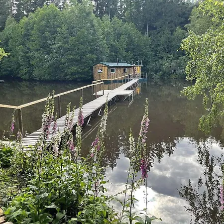 Houseboat U Vodnika * Bratronov